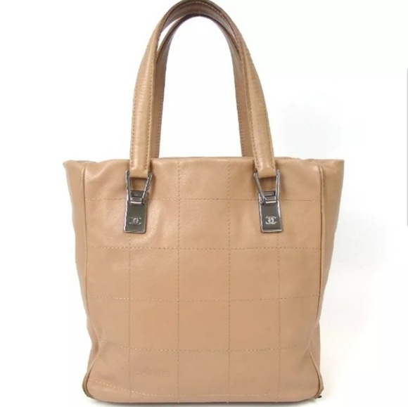 AUTHENTIC CHANEL TOTE - Picture 4 of 7